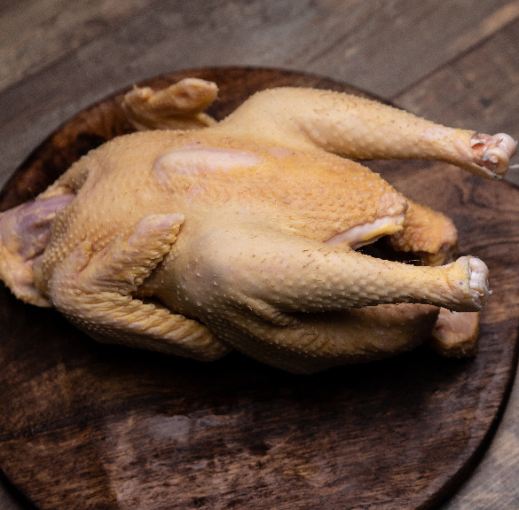 Szabadtartású  egész csirke: 1,3-1,6 kg